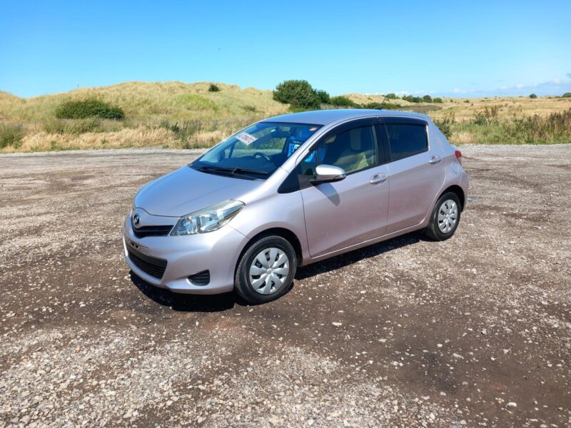 Toyota VITZ AUTOMATIC. 50.000 khm approx 31000 miles. Image