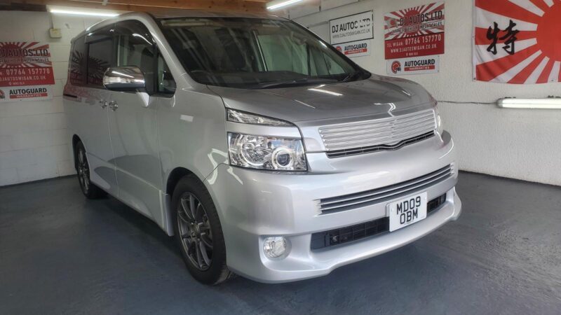 Toyota voxy/noah 2.0 auto 8 seat fresh japanese import 4.5 grade bimta 36k Image