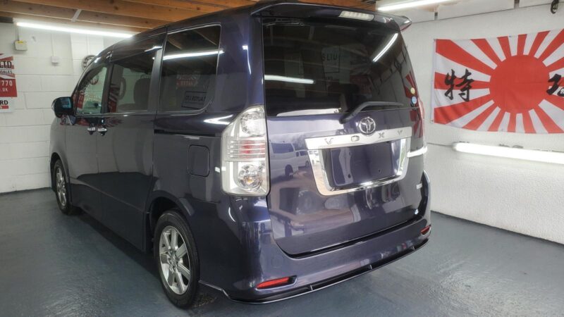 Toyota voxy/noah automatic fresh japanese import 4.5 grade bimta mileage 45k Image