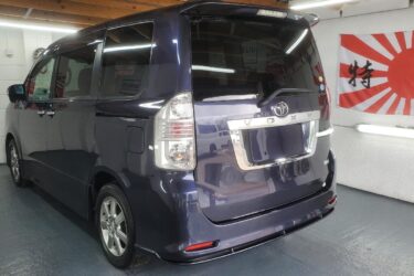 Toyota voxy/noah automatic fresh japanese import 4.5 grade bimta mileage 45k Image