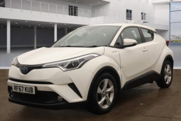 2018 TOYOTA CH-R 1.8 HYBRID 122 ICON AUTOMATIC ULEZ PETROL FSH 2 KEYS Image