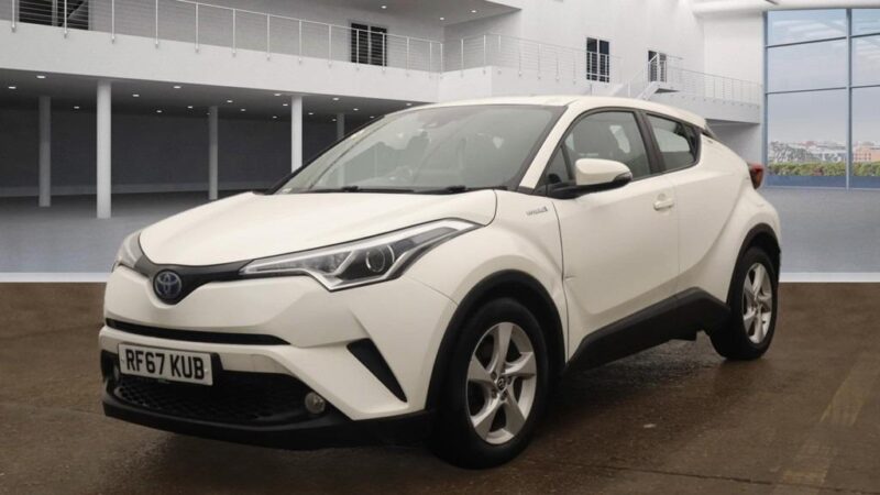 2018 TOYOTA CH-R 1.8 HYBRID 122 ICON AUTOMATIC ULEZ PETROL FSH 2 KEYS Image