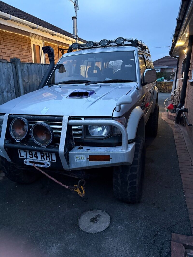 mitsubishi pajero Image