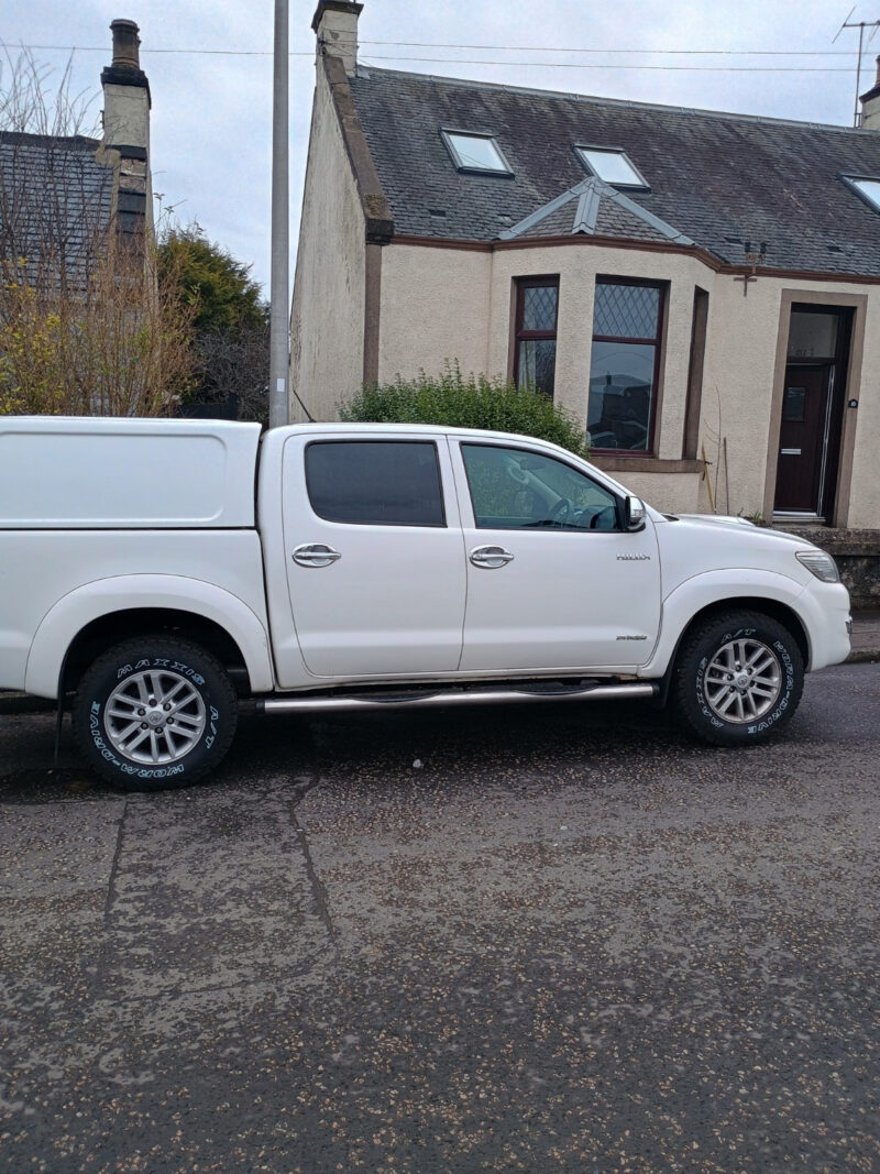 Toyota Hilux Invincible 3.0 D4d Manual. Image