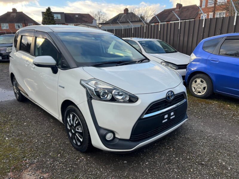 Toyota Sienta 1.5 Hybrid & Electric Image