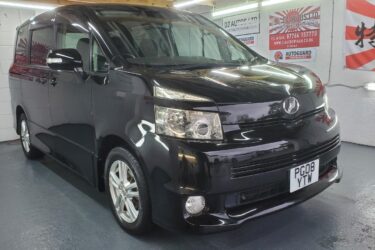 Toyota voxy/noah 2.0 automatic in black 8 seater japanese import 08 Image