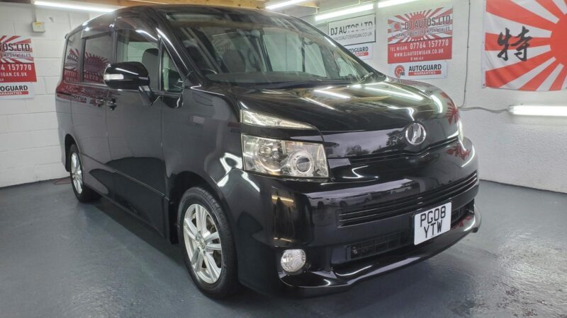 Toyota voxy/noah 2.0 automatic in black 8 seater japanese import 08 Image