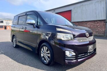 TOYOTA VOXY - NOAH 2.0l PETROL, Black Auto Petrol, 2011 Image