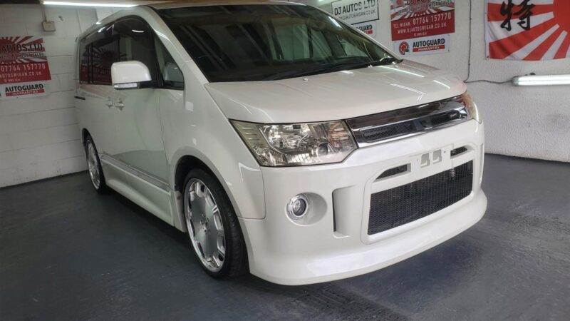 Mitsubishi delica d5 in white automatic 4wd 7 seater fresh japanese import 2008 Image